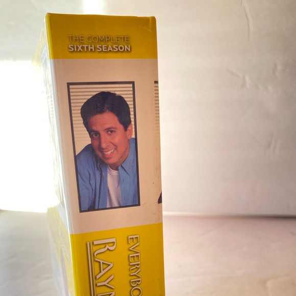 Authentic Everybody Loves Raymond Season 6 DVD Set - Picture 4 of 16